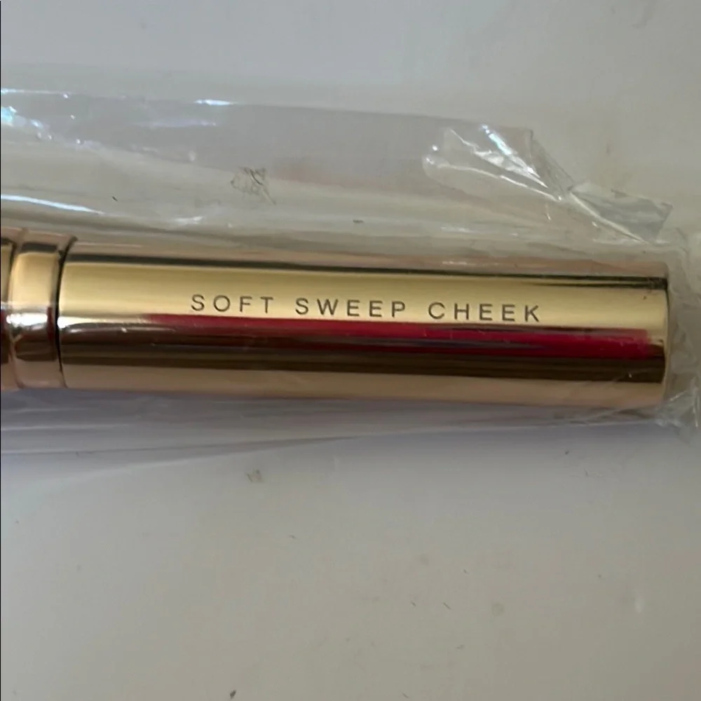bareMinerals Soft Sweep Cheek Makeup Brush - Rose Gold Handle - SEALED